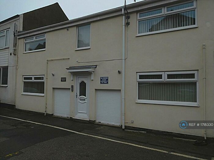 1 Bedroom Flat To Rent In Northway House, St Annes, FY8
