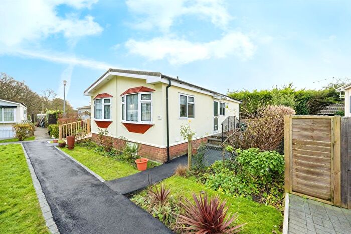 2 Bedroom Mobile/park Home For Sale In Bower Heath Lane, Harpenden, AL5
