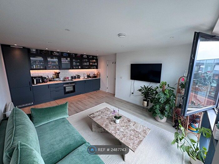 2 Bedroom Flat To Rent In Ashwood House, Camberley, GU15