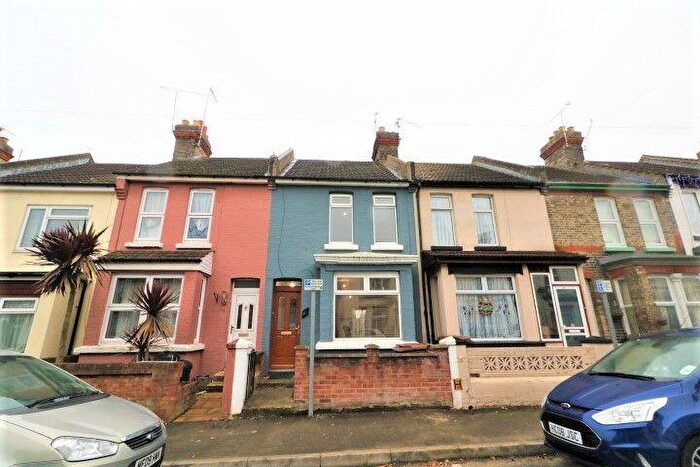 3 Bedroom Terraced House To Rent In Windsor Road, Gillingham, ME7