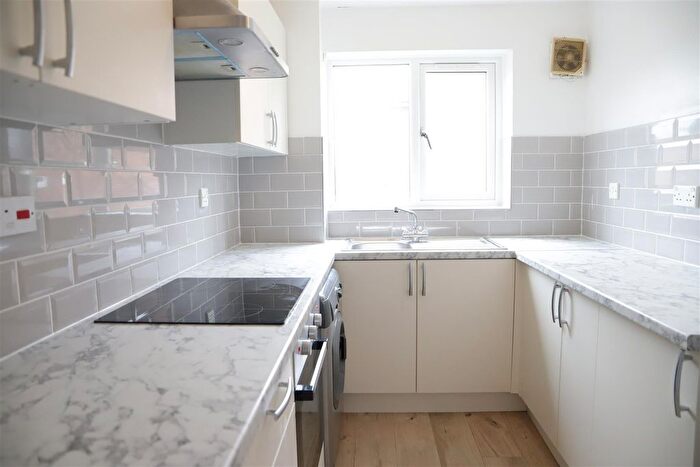 2 Bedroom Flat To Rent In Dehavilland Close, Northolt, Middlesex, UB5