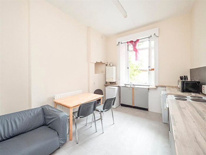 4 Bedroom Flat To Rent In South Oxford Street, Edinburgh, EH8