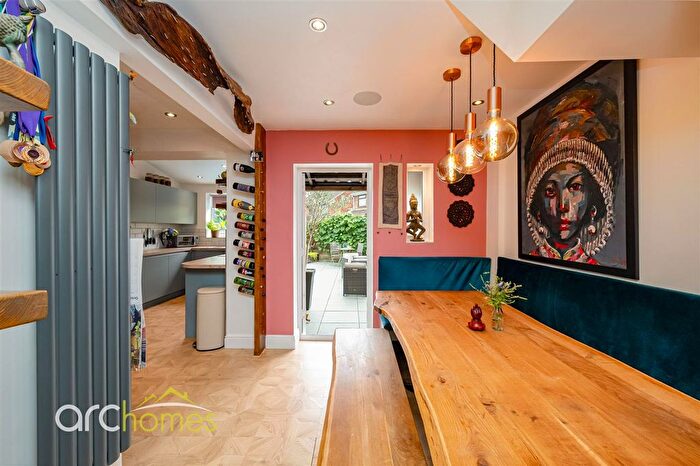3 Bedroom Semi-Detached House For Sale In Upton Road, Atherton, M46