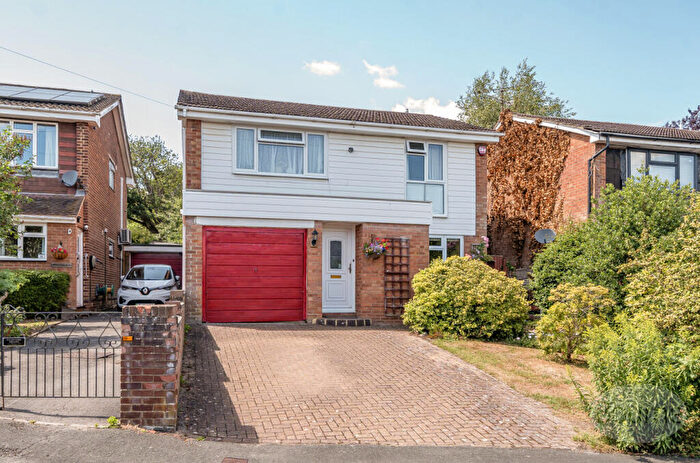 4 Bedroom Detached House For Sale In Rushden Way, Farnham, Surrey, GU9