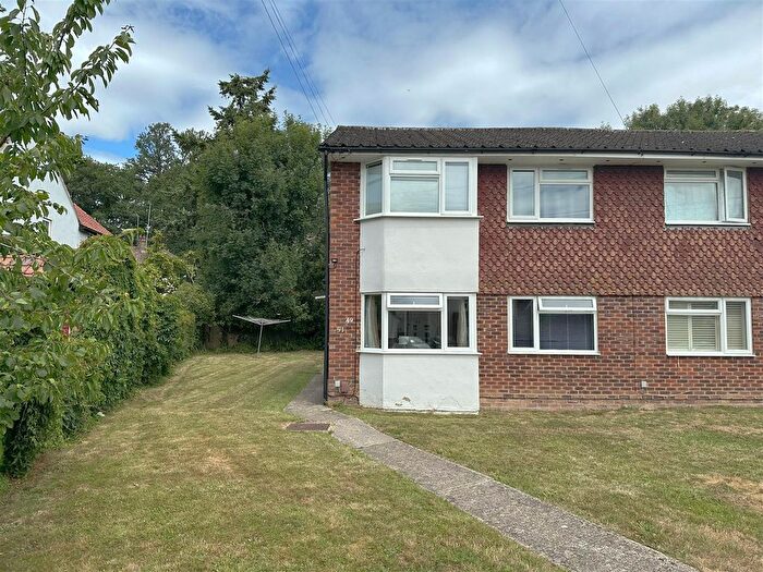 2 Bedroom Flat For Sale In Ringwood Avenue, Redhill, RH1