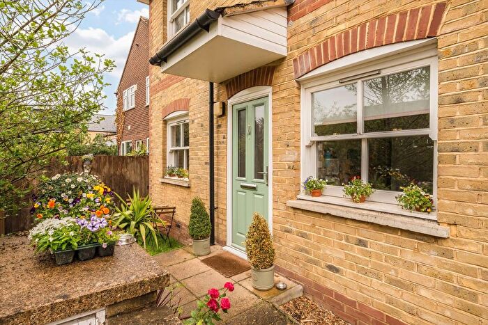 2 Bedroom Maisonette For Sale In Lion Road, Twickenham, TW1