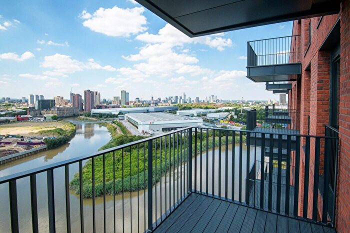 2 Bedroom Apartment To Rent In Hemlock Street, Hemlock Street, E14