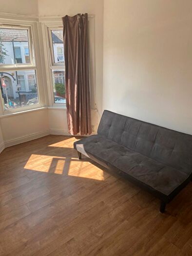 3 Bedroom Flat To Rent In Clementina Road, Leyton, E10