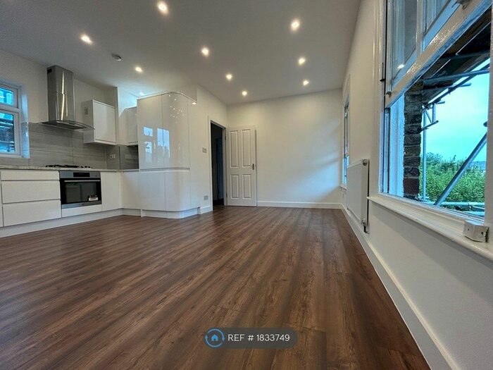 2 Bedroom Flat To Rent In Finsbury Park, London, N4