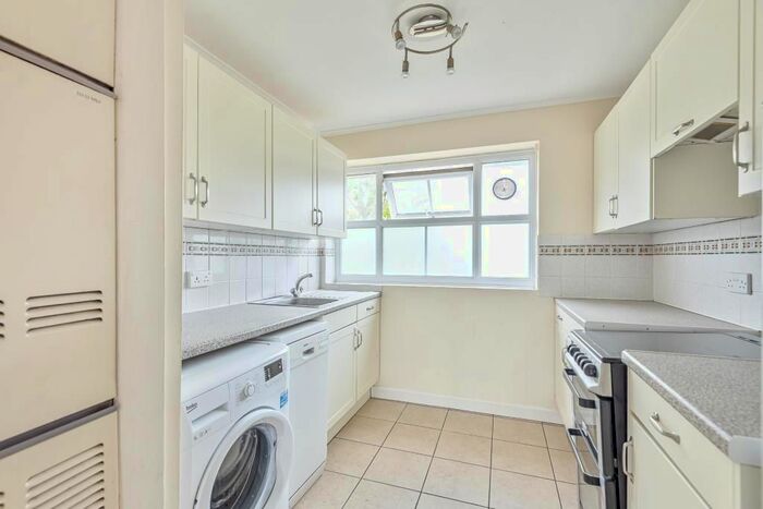 2 Bedroom Maisonette To Rent In Armstrong Way, Woodley RG5