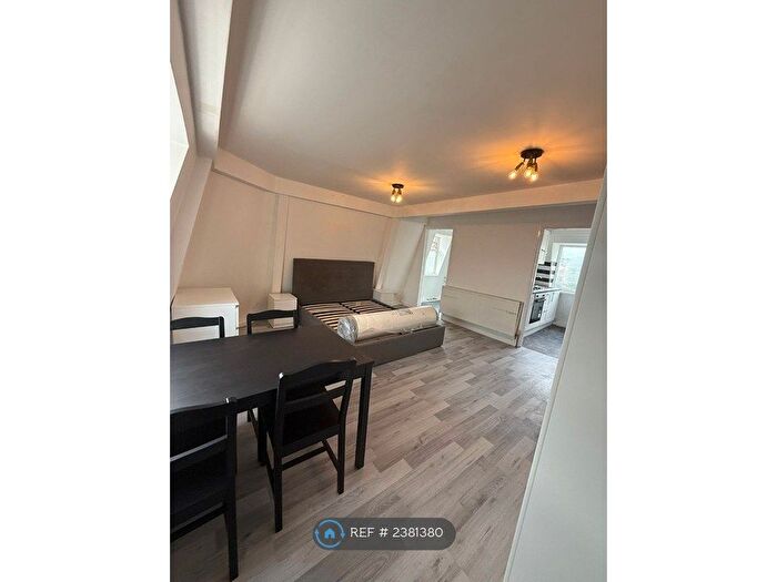 Studio To Rent In Roman Road, London, E2