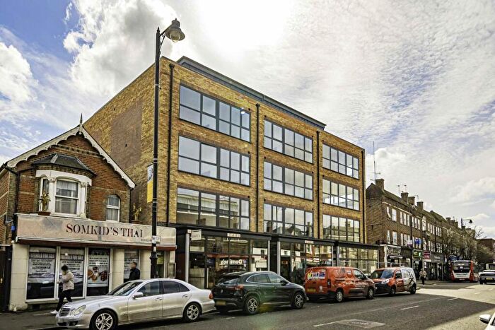 1 Bedroom Flat To Rent In Diggers Lane, Weybridge, KT13