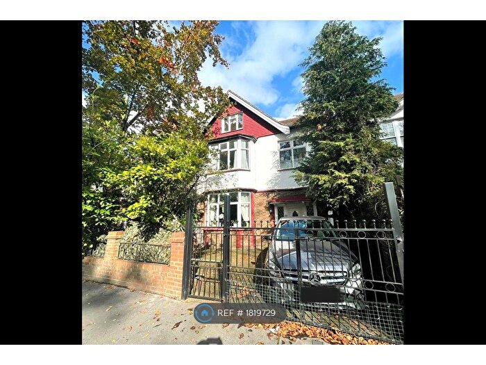 2 Bedroom Flat To Rent In Norbury Crescent, London, SW16