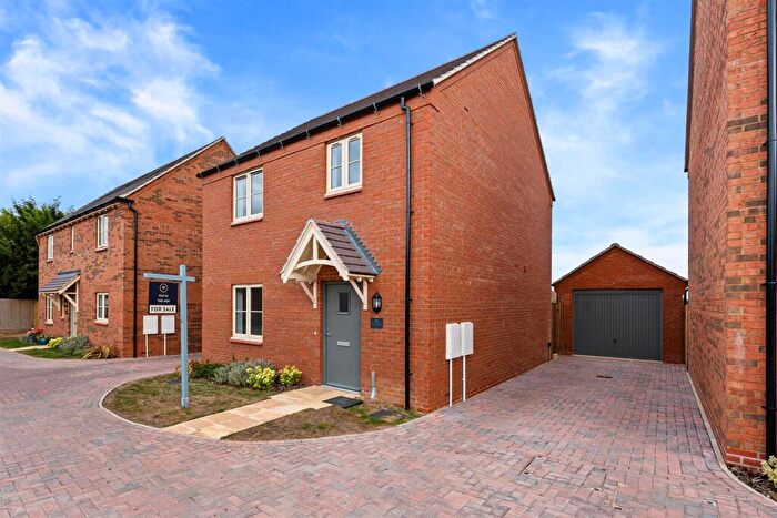 3 Bedroom Detached House For Sale In Gleanings Rd, Steeple View Chase, Irchester, NN29