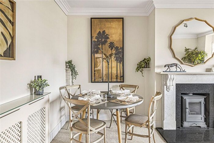 2 Bedroom Flat To Rent In Hurlingham Court, Ranelagh Gardens, London, SW6