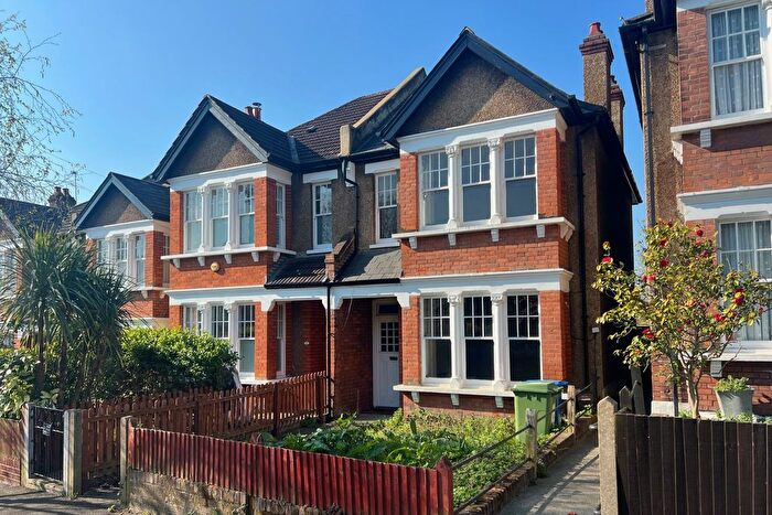 4 Bedroom Detached House For Sale In Ruskin Walk, London, SE24