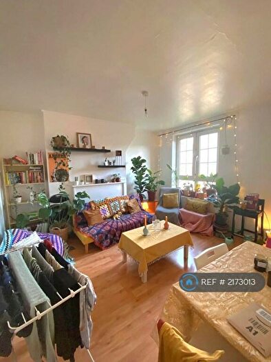 3 Bedroom Flat To Rent In Whitethorn House, London, E1W