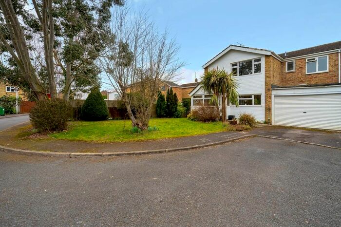 4 Bedroom Link Detached House To Rent In Speen, Newbury, RG14