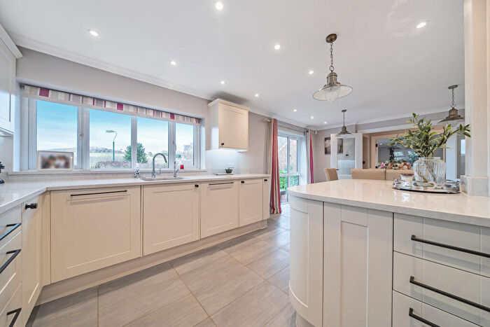 3 Bedroom Bungalow For Sale In Hillside, Farningham, Dartford, DA4