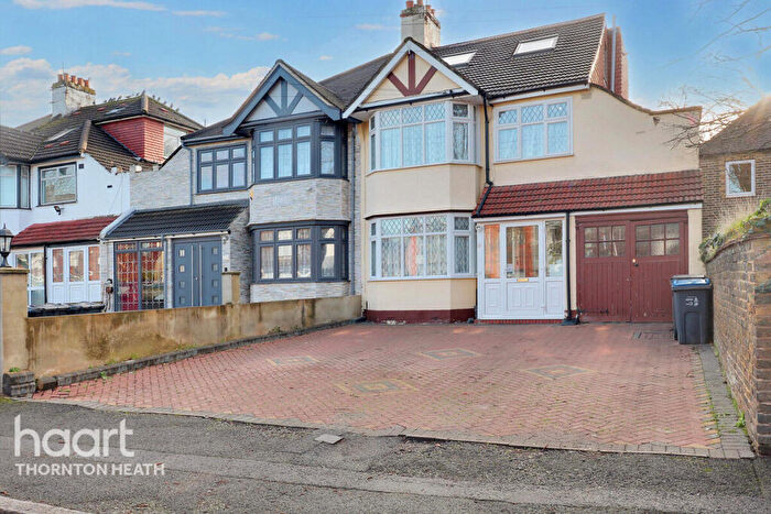 5 Bedroom Semi-Detached House For Sale In Dunheved Road South, Thornton Heath, CR7