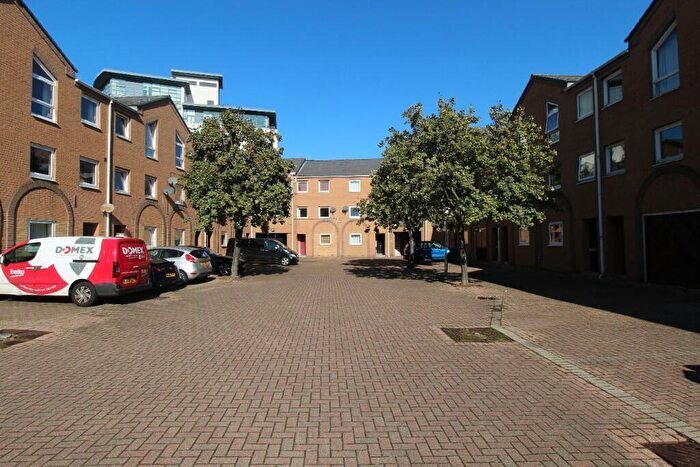 5 Bedroom Town House To Rent In Cyclops Mews, London, E14