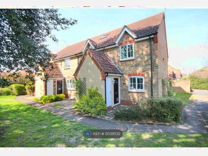 2 Bedroom End Of Terrace House To Rent In Macphail Close, Wokingham, RG40