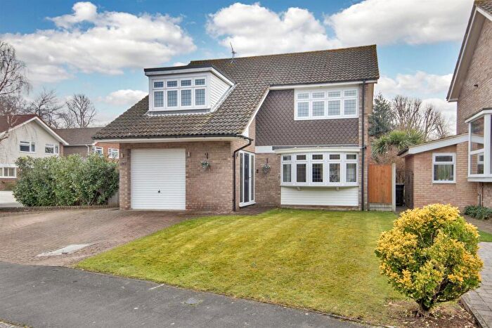 4 Bedroom Detached House For Sale In Fairlight Cross, Longfield, DA3