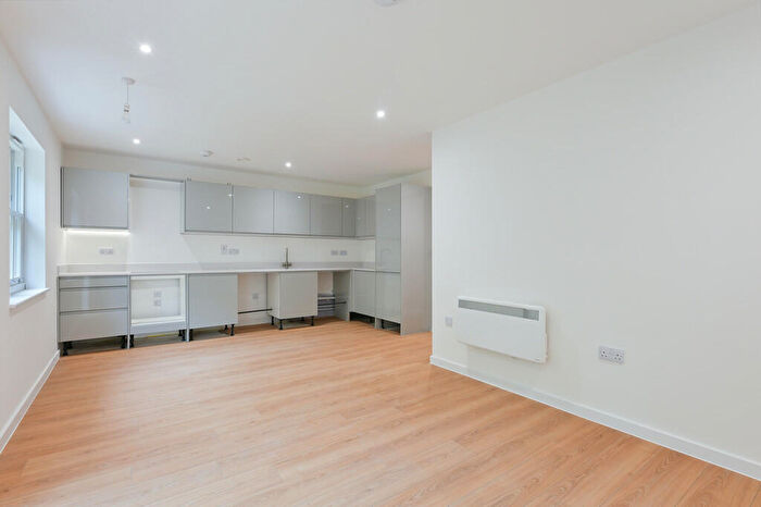 2 Bedroom Apartment To Rent In Flat Woodcote Reservoir, CR8
