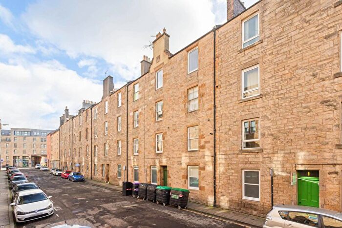 3 Bedroom Flat For Sale In / Upper Grove Place, Edinburgh, EH3