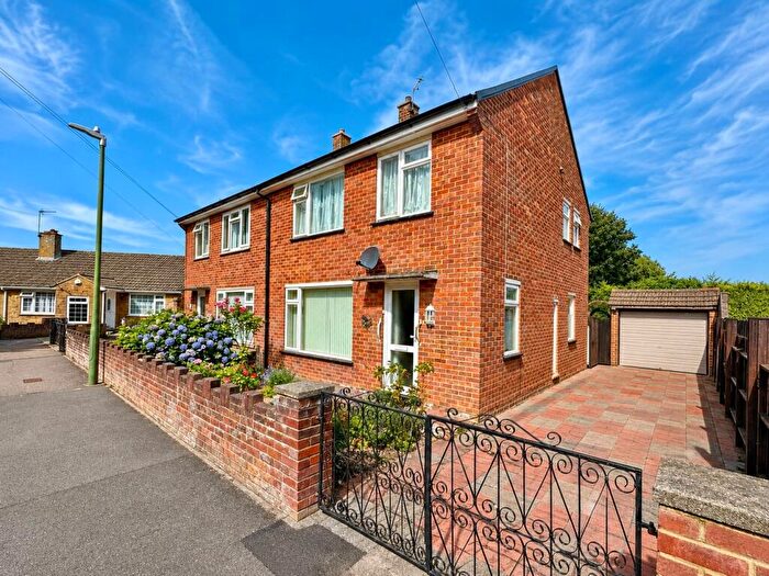 3 Bedroom Semi Detached House For Sale In Brishing Close, Maidstone, ME15