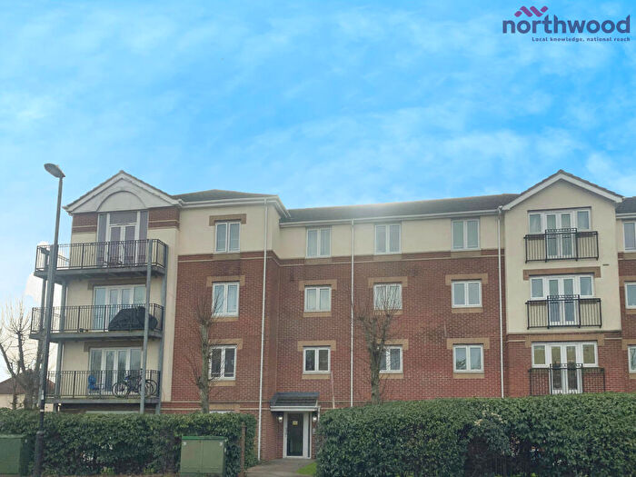 2 Bedroom Flat To Rent In West End House, Southampton, SO18