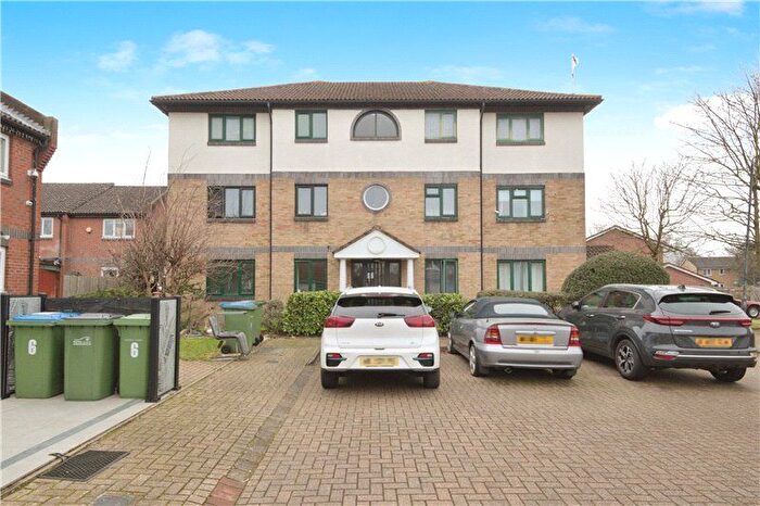 2 Bedroom Flat For Sale In Courtauld Close, London, SE28