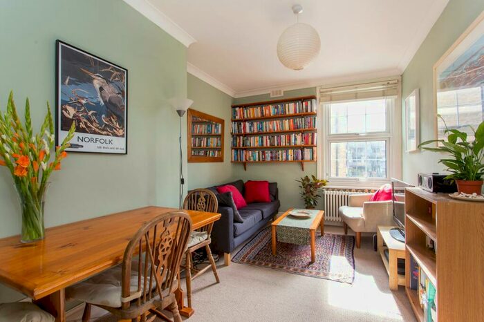 2 Bedroom Flat To Rent In Gibson Gardens, London, N16