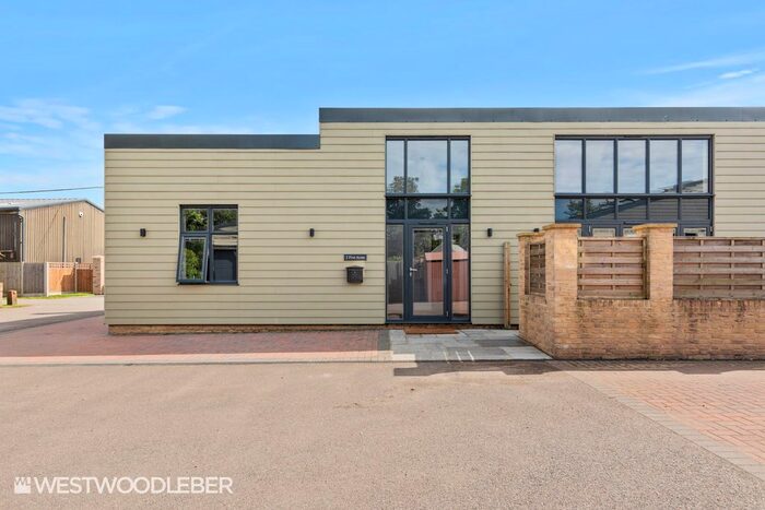 2 Bedroom Barn Conversion To Rent In Mangrove Lane, Hertford, SG13