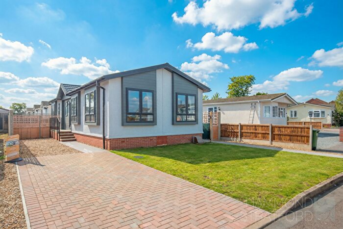 2 Bedroom Park Home For Sale In Oak Tree Park, Attleborough, NR17