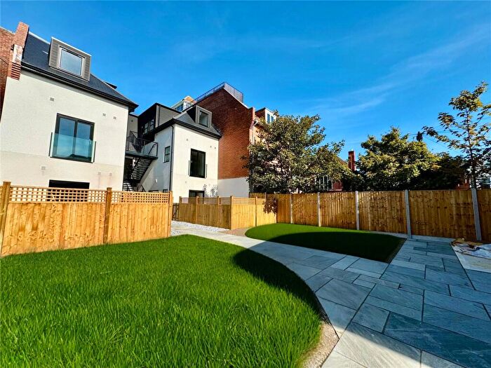 Studio For Sale In Holdenhurst Road, Bournemouth, Dorset, BH8