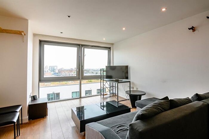2 Bedroom Flat To Rent In Craig Tower, Bow, E3