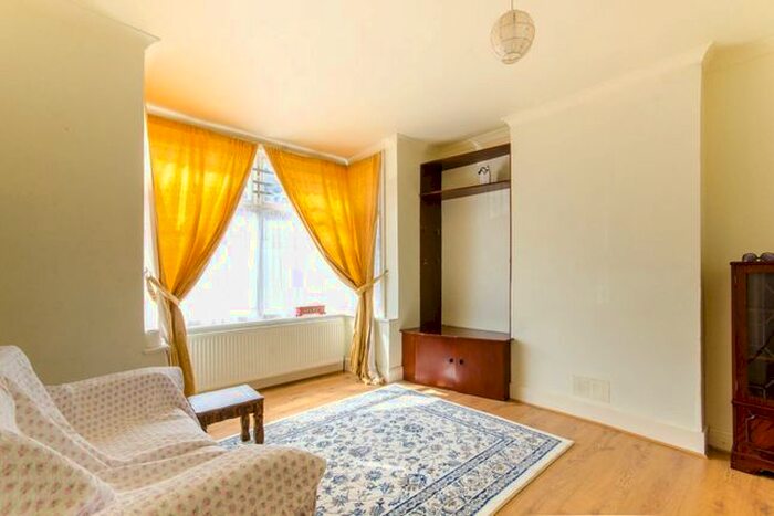 3 Bedroom End Of Terrace House To Rent In Mount Pleasant Road, Walthamstow, London, E17