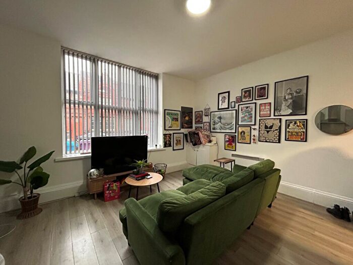 1 Bedroom Flat To Rent In Heald Street, L19