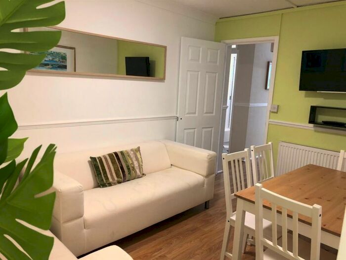 4 Bedroom Flat To Rent In Hubert Croft, Selly Oak, Birmingham, B29