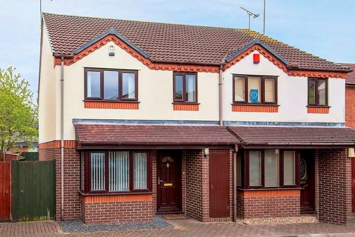 3 Bedroom Semi-Detached House To Rent In Knoll Croft, Edgbaston, B16