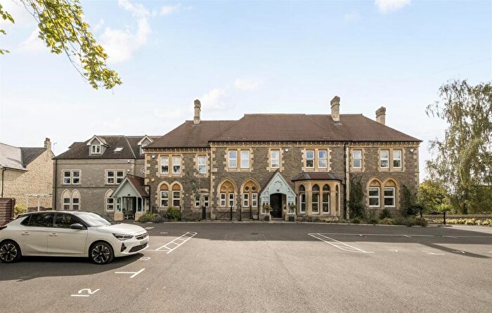 2 Bedroom Flat For Sale In Ravenscroft Gardens, Trowbridge, BA14