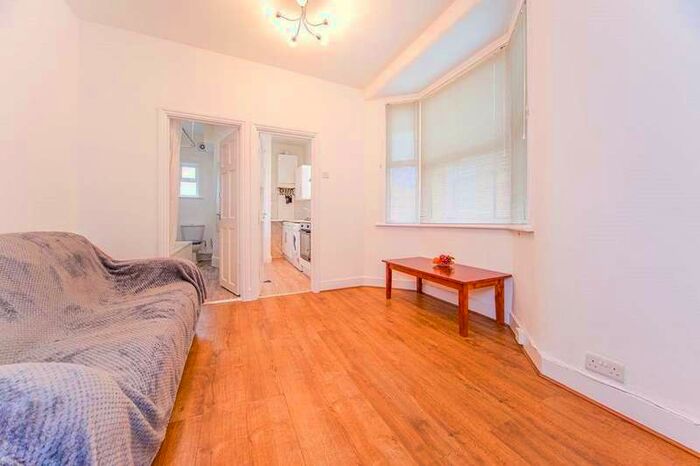 3 Bedroom Apartment To Rent In Caledon Road, London, E6