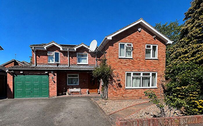 5 Bedroom Detached House For Sale In Beaufort Close, Aylesbury, HP21