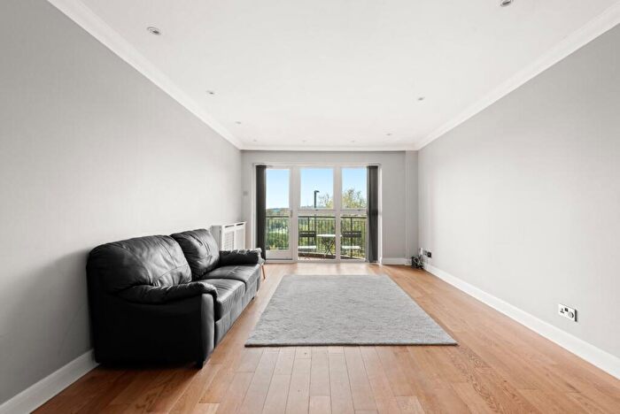 2 Bedroom Flat To Rent In Aldermans Hill, Southgate Green, N13