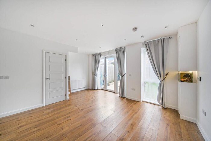 4 Bedroom End Of Terrace House To Rent In Coxwell Boulevard, Mill Hill, London, NW9