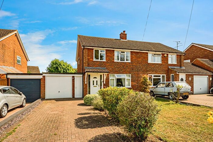 3 Bedroom Semi-detached House For Sale In Goosen Green, Aylesbury, HP21