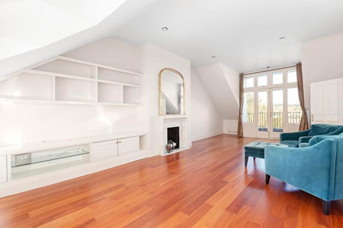 3 Bedroom Flat To Rent In Hampstead Hill Gardens, Hampstead, NW3