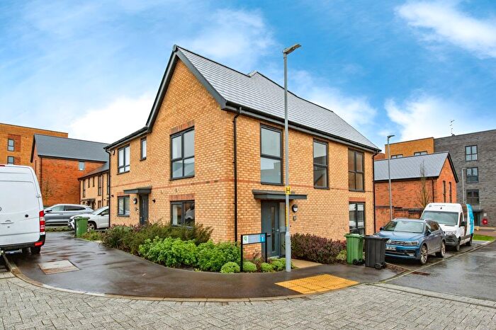 3 Bedroom End Terrace House For Sale In Whiting Avenue, Greenhithe, Kent, DA9