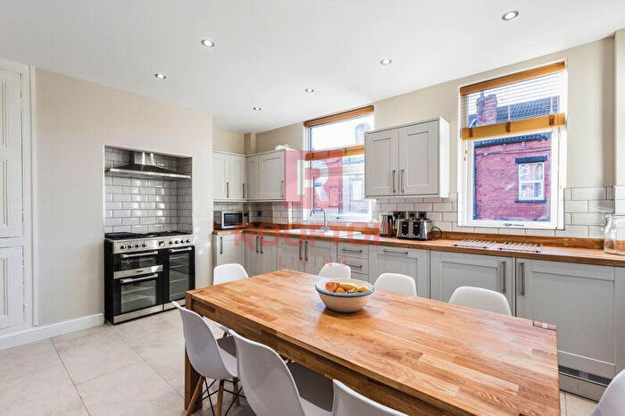 6 Bedroom House To Rent In Hartley Crescent, Leeds, LS6